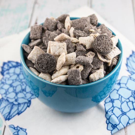 Cookies and Cream Puppy Chow