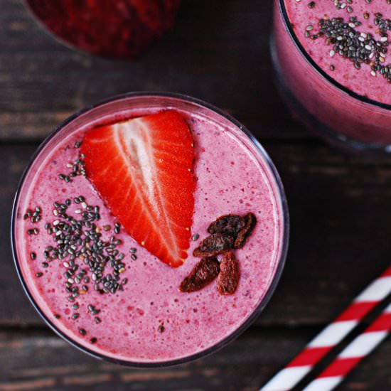 Beetroot and strawberries smoothie