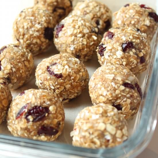Cranberry Cashew Energy Bites