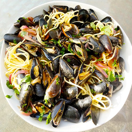 Mussels in a Lemon Garlic Sauce