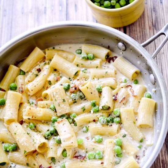 Creamy Alfredo with Bacon and Peas