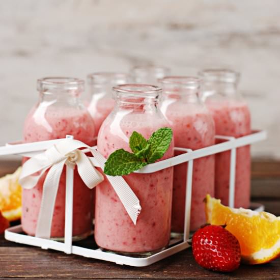 Orange and Strawberries Smoothie