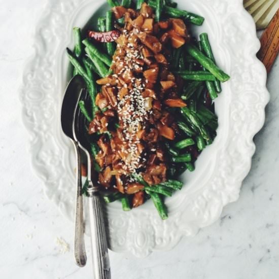 Vegan “Pork Mince” and Beans