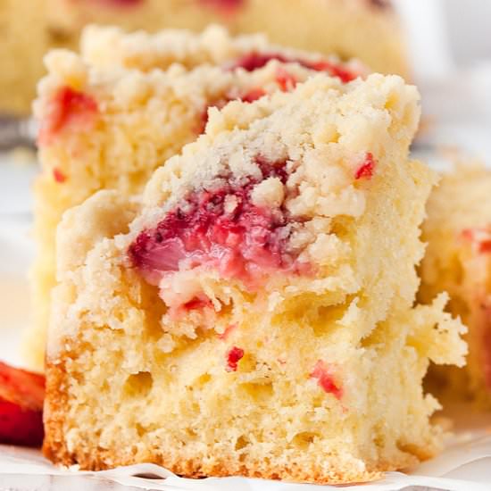 Strawberry yeast cake