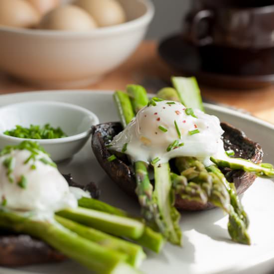 Eggs Benedict on Mushrooms