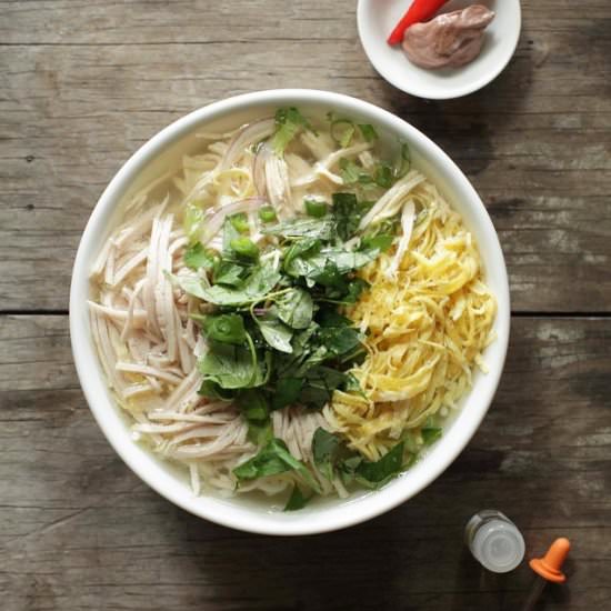 Vietnamese Chicken Soup – Bún Thang
