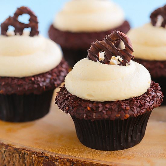 Peanut Butter Lava Fudge Cupcakes
