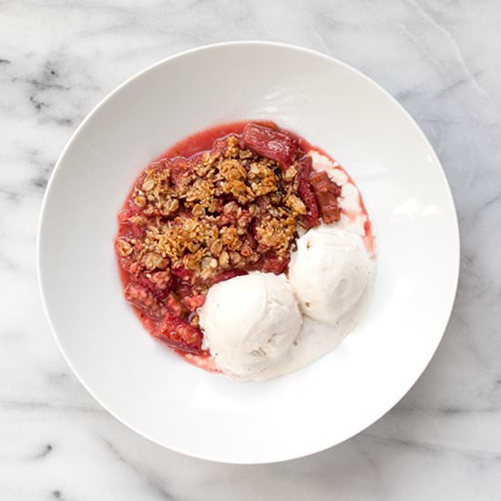 Strawberry & Rhubarb Almond Crumble