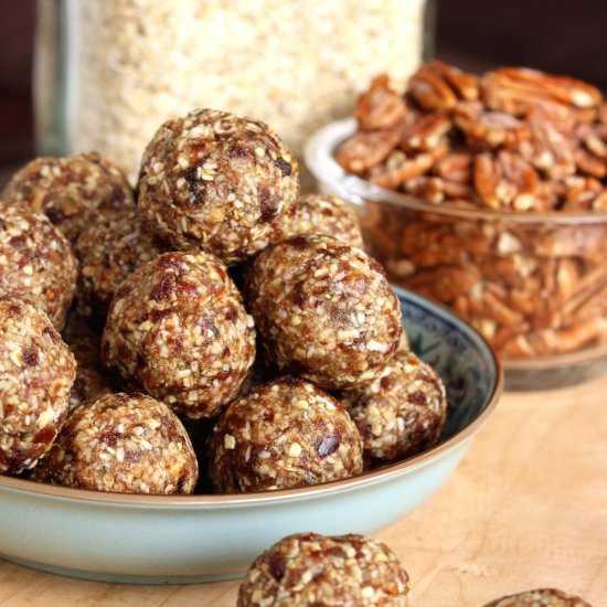 Date Pecan Energy Bites