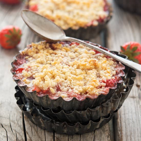 Easy Paleo Strawberry Crisp