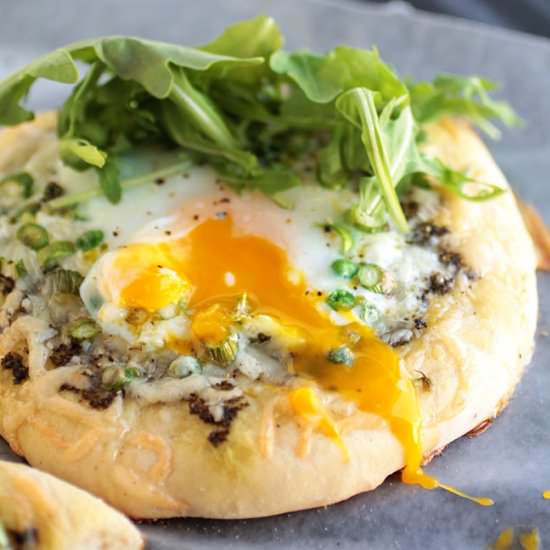 Spring veggie breakfast pizzas