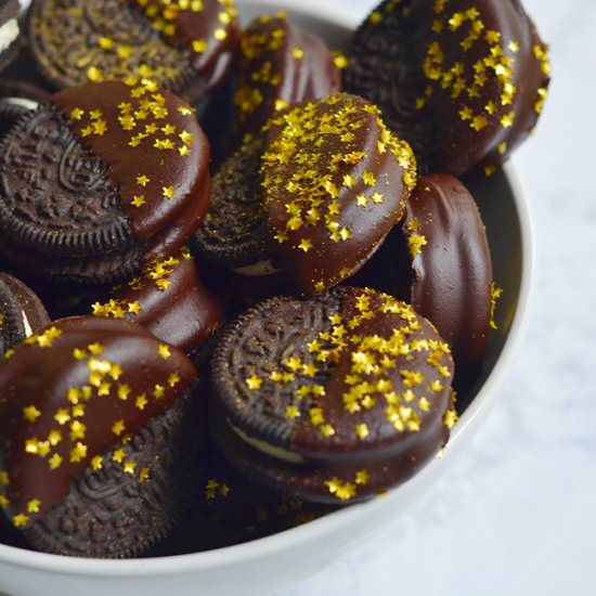 Chocolate-dipped Oreos w/ Stars