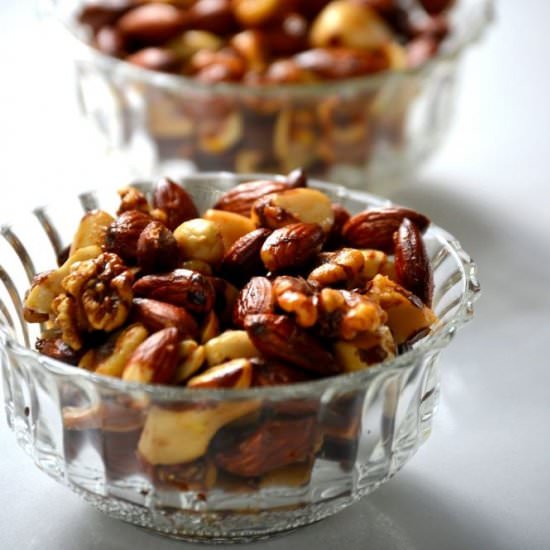 Warm Six-Spiced Party Nuts