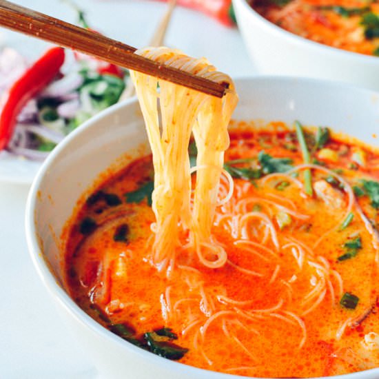 15 Minute Coconut Curry Noodle Soup