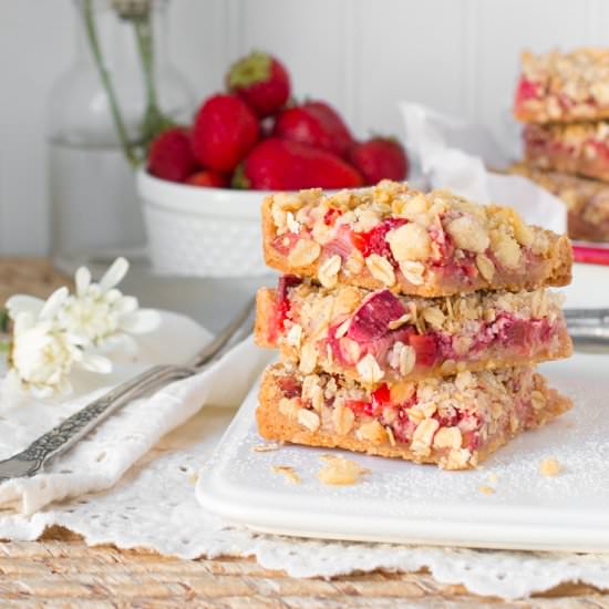 Strawberry Rhubarb Crumble Bars
