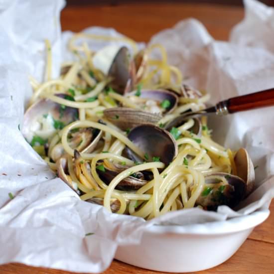 Spaghetti with Clams in Parchment