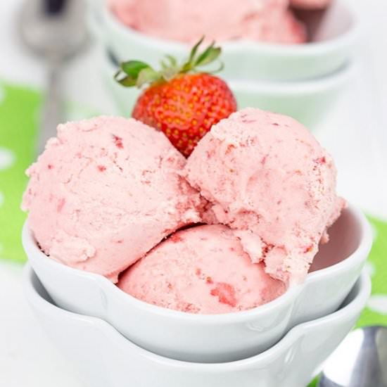 Homemade Strawberry Ice Cream
