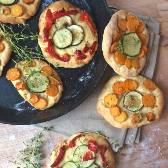 Flatbread with vegetable and garlic