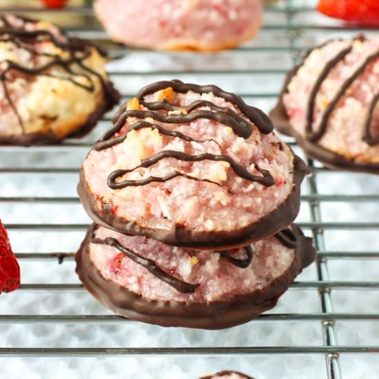 Chocolate Strawberry Macaroons