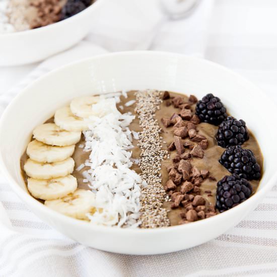 Superfood Chocolate Smoothie Bowl