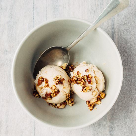 Elderflower ice-cream with hazelnut