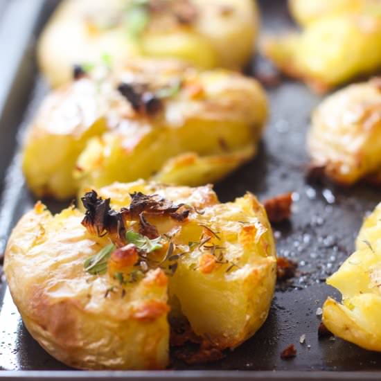 Smashed potatoes with garlic