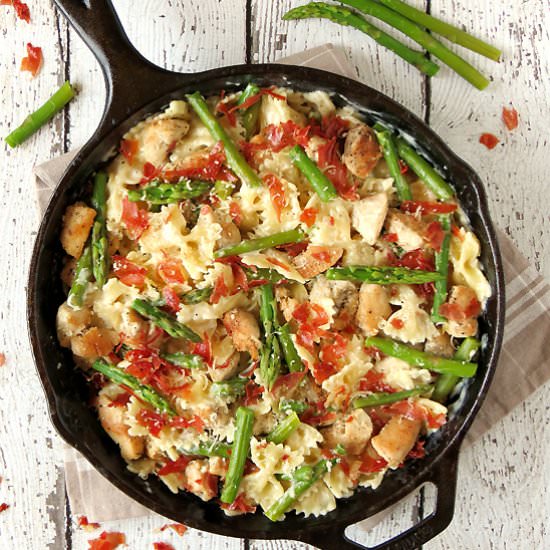 Creamy Chicken Asparagus Pasta