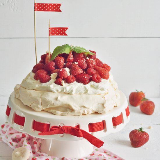 Pavlova Cake