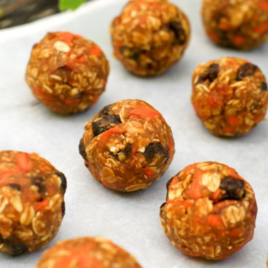 Carrot Cake Oatmeal Bites
