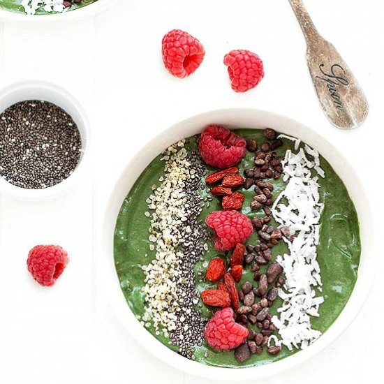 Green Spirulina Smoothie Bowl