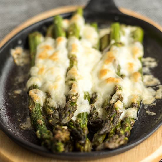 Roasted Asparagus with Mozzarella