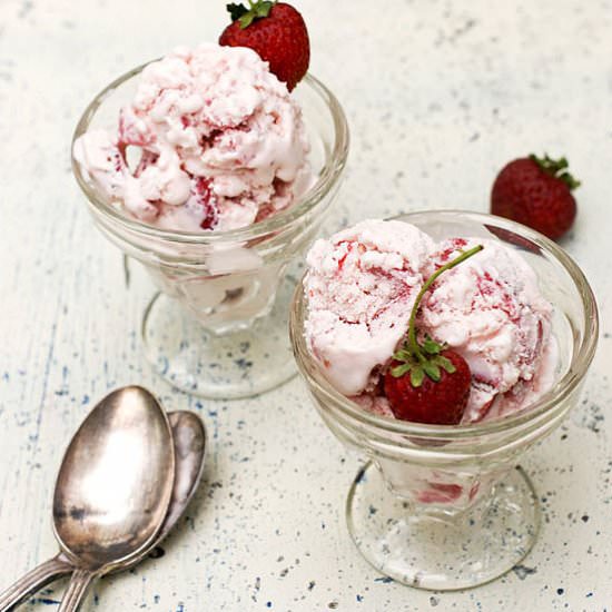 Old fashioned Strawberry Ice Cream