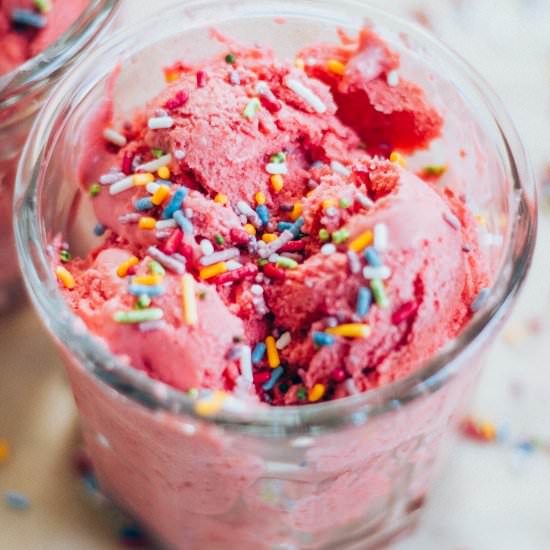 No-Churn Strawberry Ice Cream
