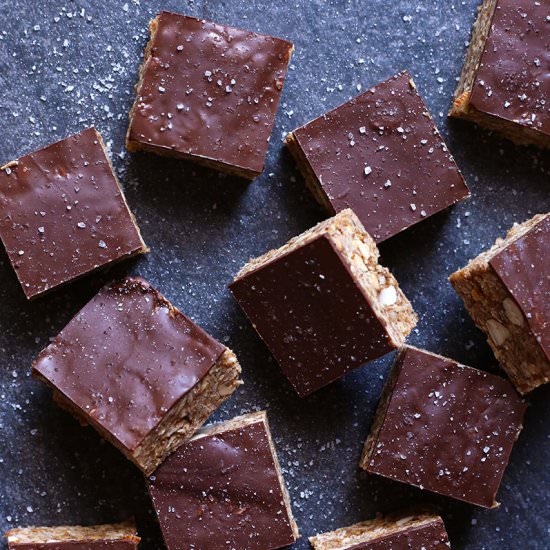 No-Bake Chocolate Almond Oat Bars