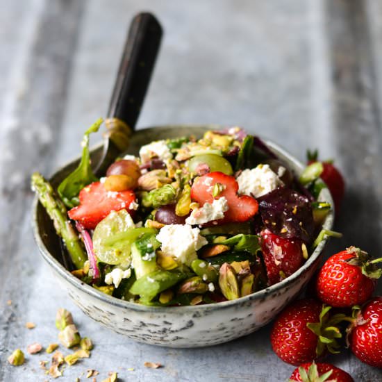 Salad w asparagus & strawberries