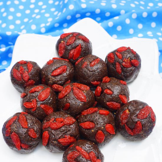 Goji Berry Chocolate Protein Balls