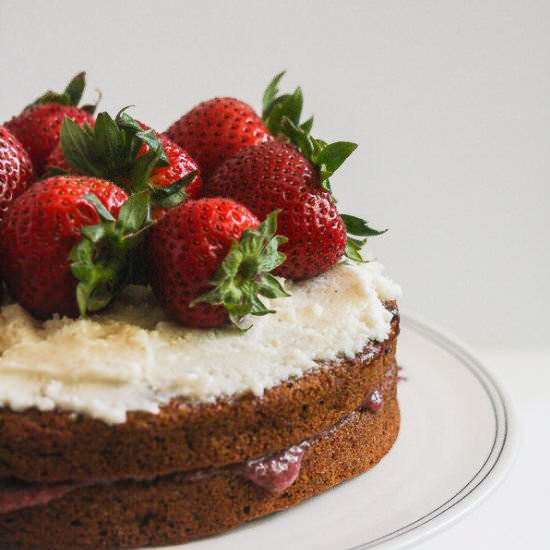 Vanilla Cake with Strawberries