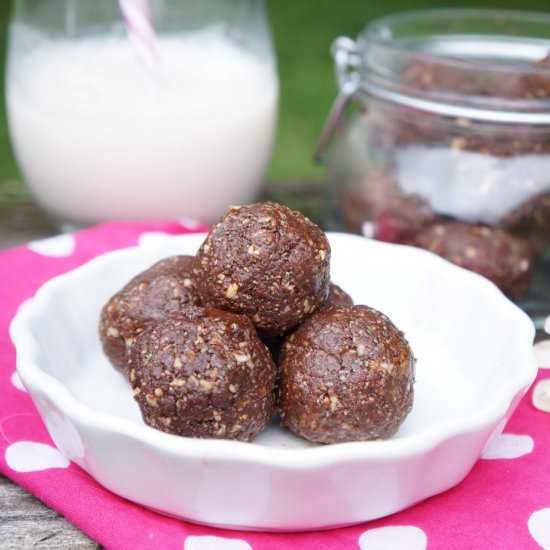 Almond-Fig Energy Balls