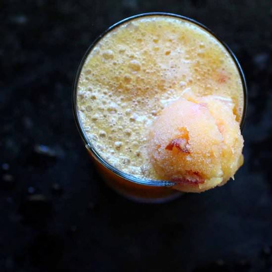Peach and Vodka Ice Tea Fizz