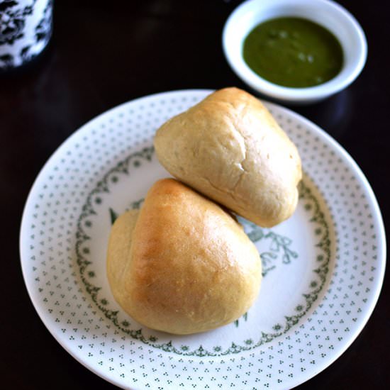 Seeni Sambol Buns