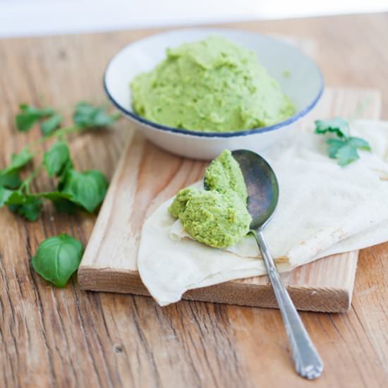 Easy Homemade Hummus – Herb version