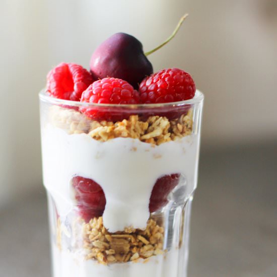 Fresh Fruit and Yogurt Parfaits