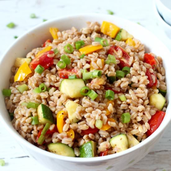 Fast farro salad with veggies