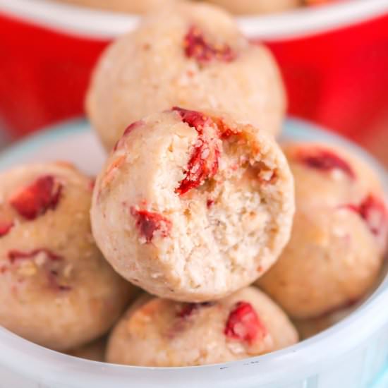 Healthy Strawberry Energy Bites