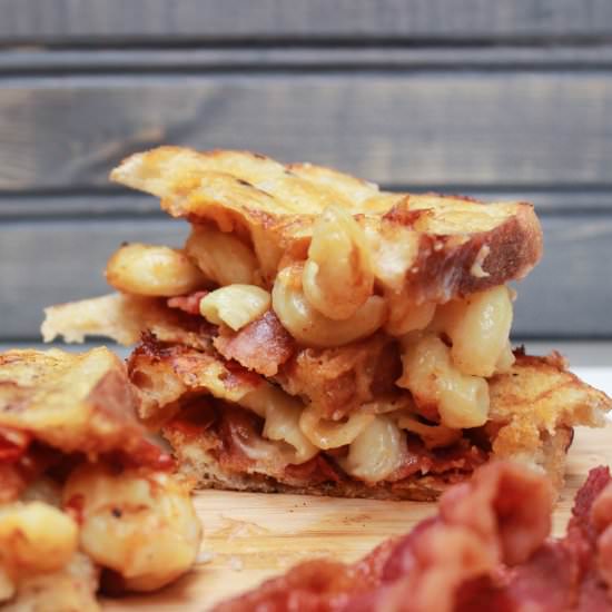 Mac and Cheese Grilled Cheese