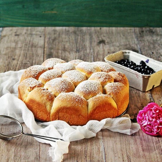 Buchteln with Blueberries