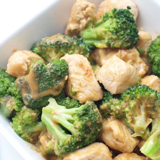 Broccoli & Chicken w/ Peanut Sauce