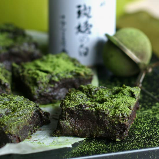 Matcha and zucchini brownies