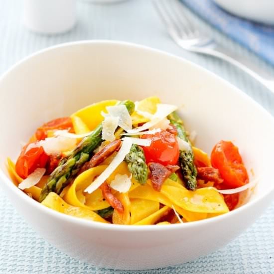 Pasta with asparagus and chorizo