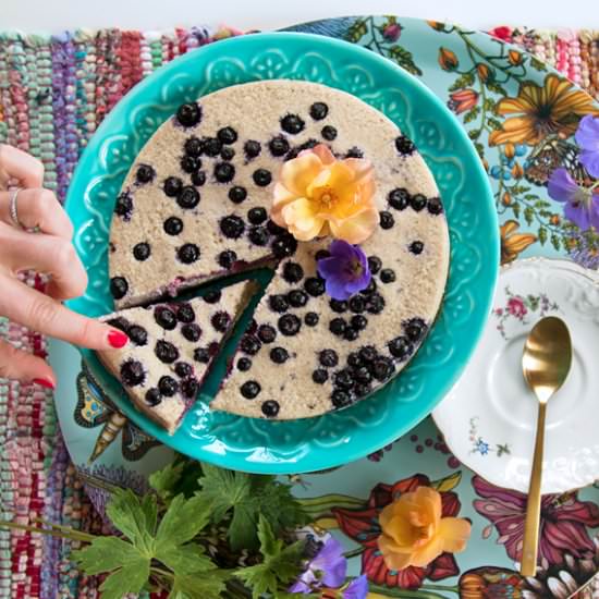 Rawfood Cake with Blueberries